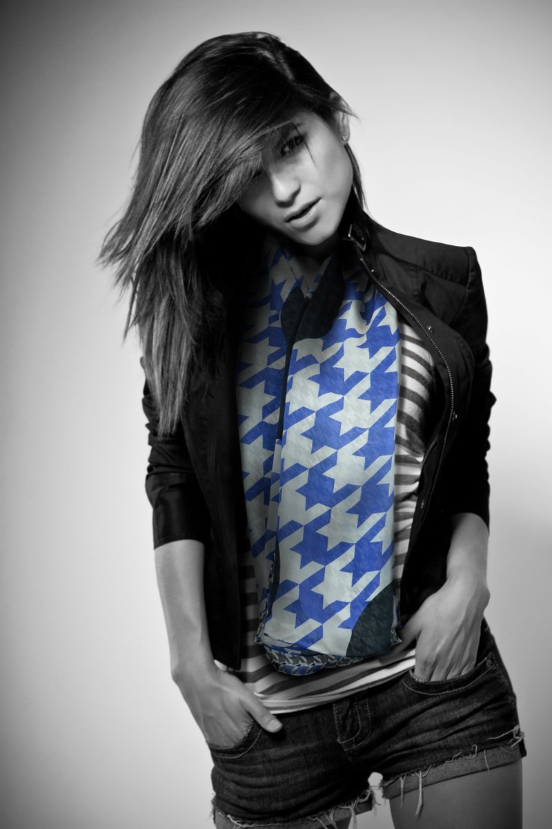 1marquerink's tweet photo. Rebellious rocker vibes from Sally wearing #Marquerink #HoundsTooth LapisBlue
#tocoolforschool https://t.co/9ub5DD04Do