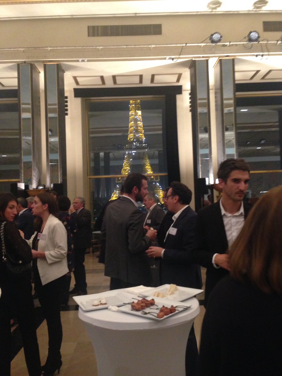 Le_Moniteur's tweet photo. La Tour Eiffel pétille pour @Le_Moniteur ! #Minside https://t.co/lP1LRPzbQo