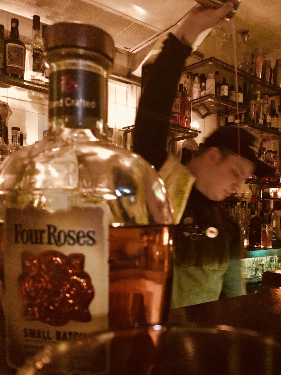 riseup_startup's tweet photo. Winner winner.. @4rosesbourbonUK for dinner? Fun times at @ladyandgentsbar ! #bourbonfire https://t.co/gChvYijxss