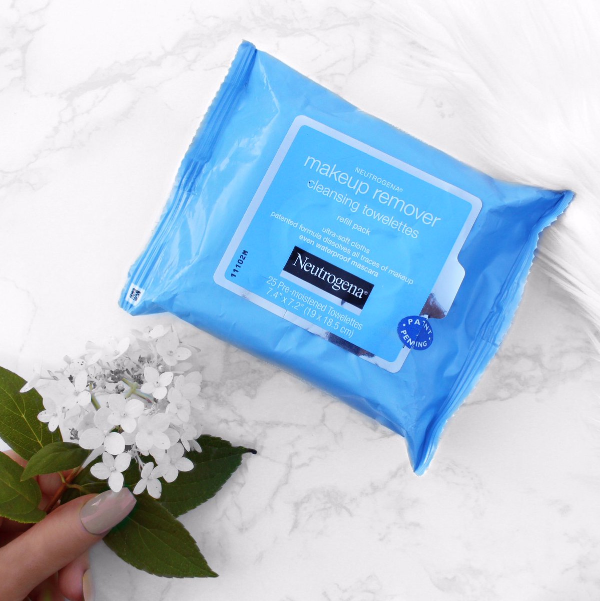 Krimd_'s tweet photo. #sponsored. It's important to thoroughly remove your makeup. For that, I love @Neutrogena Makeup Remover Cleansing Towelettes! #Neutrogena https://t.co/kqlVfdS9Xp