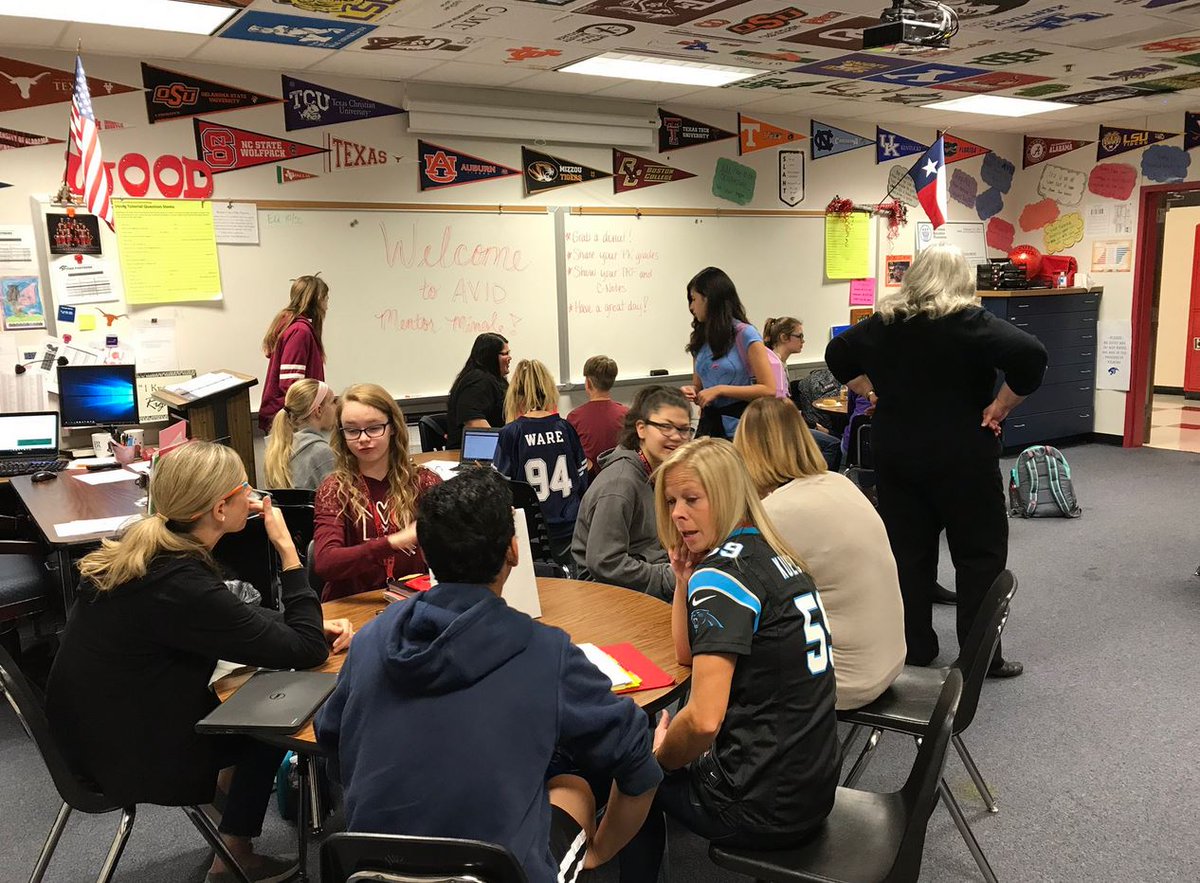 AVID4College's tweet photo. A1: Create a college-going culture - make sure your walls talk! #promisechat https://t.co/mEKkw6pdnE