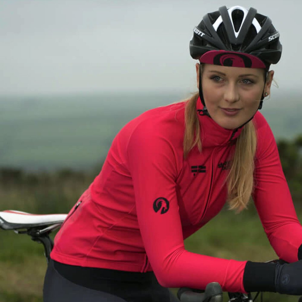 VeloVixenUK's tweet photo. Pink - love it or loathe it, it's hard not to smile when you see as strong a jersey as Stolen Goat's Unashamedly Pink Orkaan. The ideal top for those darker, cooler Autumn riding. π https://t.co/UX1GG6q2Ac #lovepink #strongpink #wintercycling https://t.co/wJNv6UcOLW