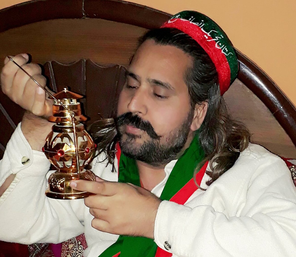 SunnyKhanMSD's tweet photo. پی ٹی آئی نے #NA4 کی #لالٹین بجھا دی ۔۔ 😂😂😂
۔
#Peshawar 
#ThankYouPeshawar 
#NA4 
#NA4ForPTI 
#NA4Update 
#NA4KaptaanKa 
#NA4ByElections https://t.co/Ju0uo5YmxW
