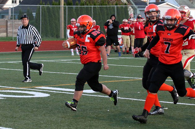identifor's tweet image. Tigers&apos; special needs student finds end zone tbnewswatch.com/local-news/tig… via @tbnewswatch #specneeds #football