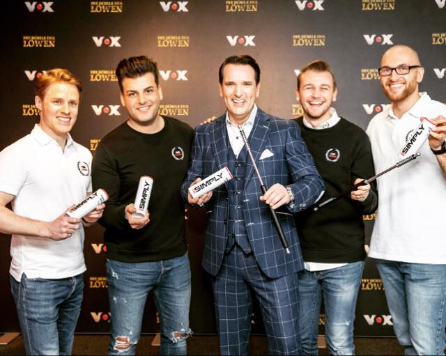 GBTuning_Bremen's tweet photo. Wir feiern unseren 1. MONAT mit @RalfDuemmel 🎉🦁
Vielen Dank, liebe Kunden! 😎 #Ihrseidsuper #GOSimply #DHDL https://t.co/2pGVQaMdaO