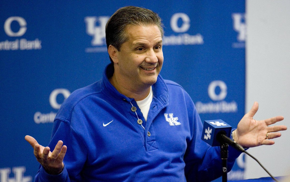 ProsGiveBack's tweet photo. Kentucky's coach John Calipari purchased 2,000 tickets for Kentucky students for the exhibition game. Funds will go to Puerto Rico, Florida. https://t.co/7RNOD4ho49