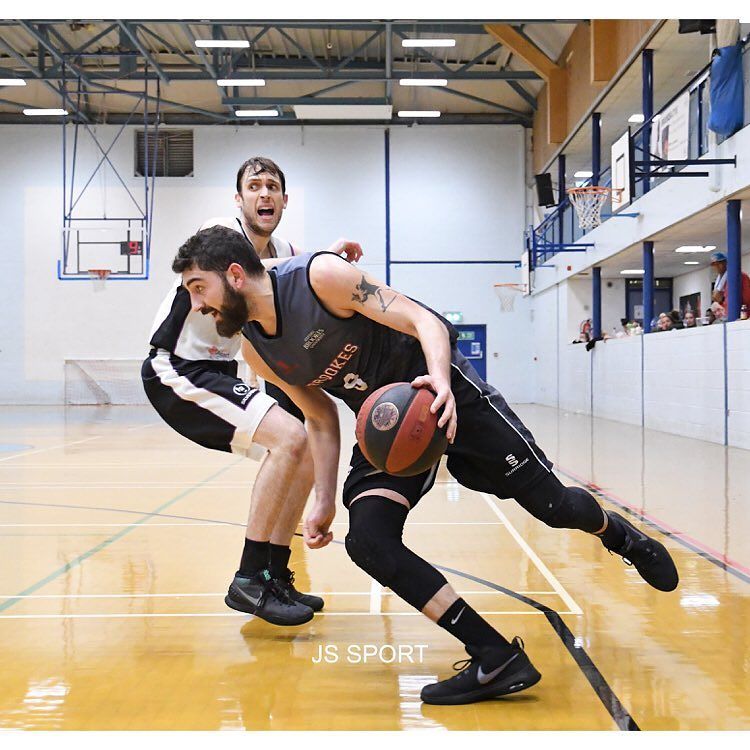 JSSportPhoto's tweet photo. Brookes guard passes by the Swindon defence #help #helpD
#oxford #swindon #brookes #shock #basketball #ballin #ba… https://t.co/Vwtzoq5lix https://t.co/ywppo9box4