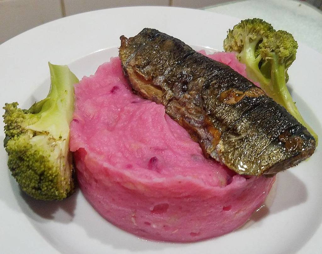 nadasto's tweet photo. Purée de pommes de terre betterave ail rose, hareng fumé huile de colza
#petitrepas #food #dinner #impro #foodista #savoureztoulouse #haren… https://t.co/8ERI3n9yoS
