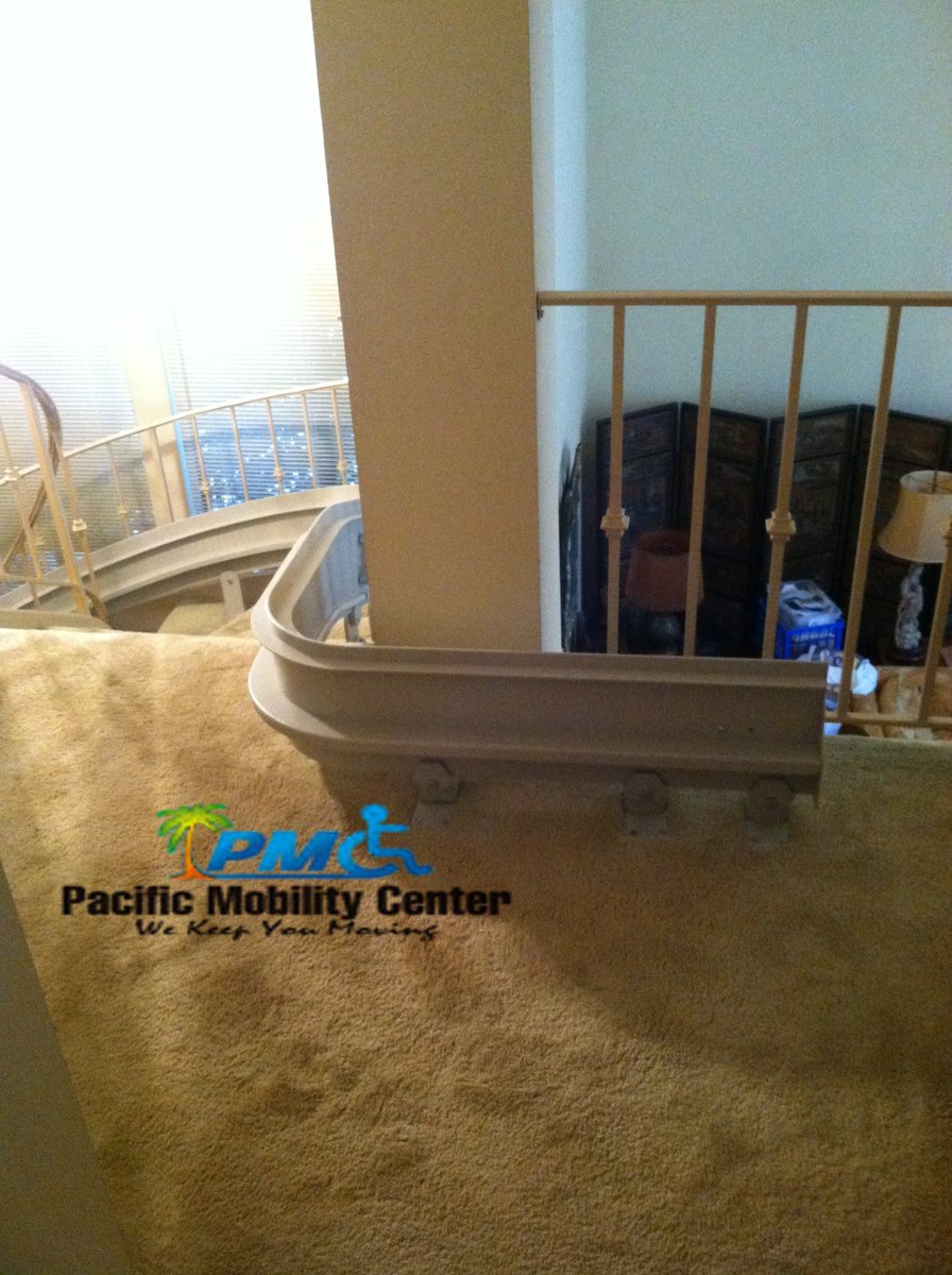 PMCIncorporated's tweet photo. #Custom stairlift with top station in beautiful #Murrieta home.
#PacificMobility #AgeInPlace #BetterWithBruno https://t.co/JvdTHursSX