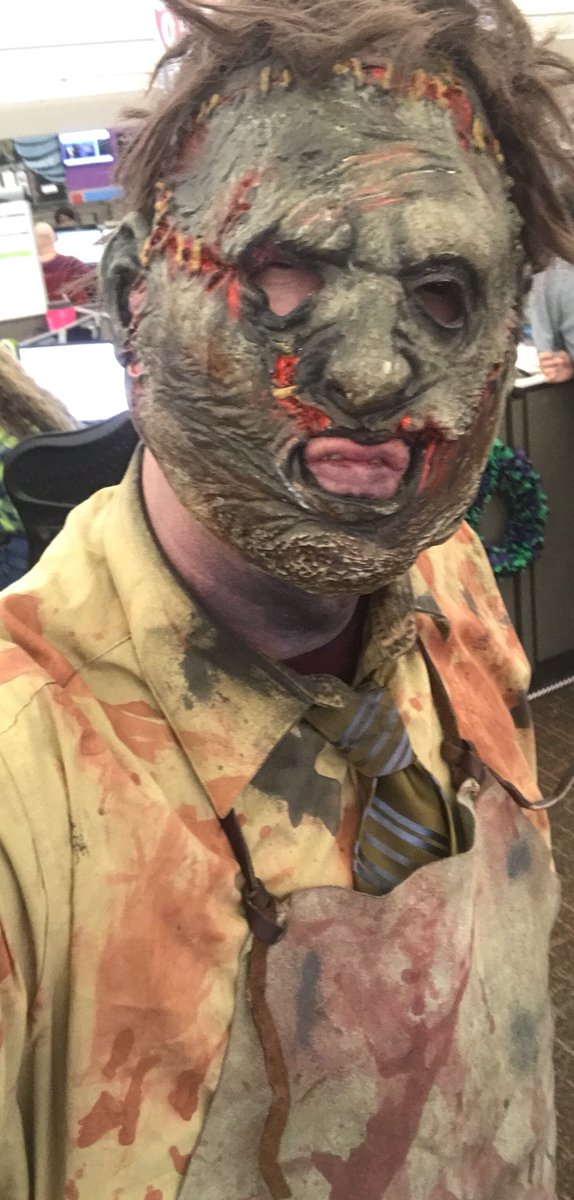 dpennisten's tweet photo. #callcenterlife #lifeatatt #halloween #leatherface #gore @ATTAshlandKy #ATTAshlandCostume https://t.co/dDQ5SWAPgM