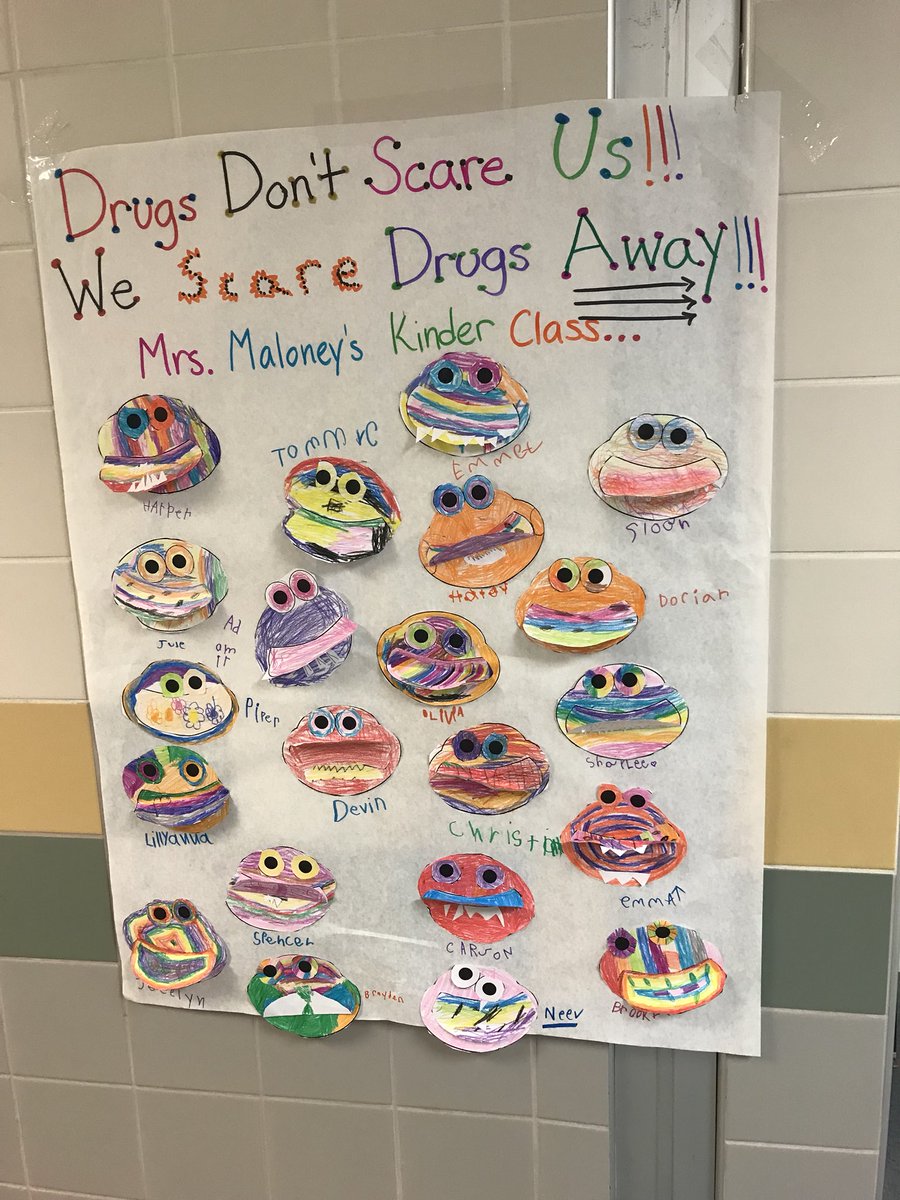 SCEcounselor's tweet photo. A few of our awesome class posters...#LivingDrugFreeInRISD #RISDGREATNESS #CantStopRiSD #redribbonweek2017 https://t.co/VfDvlyvEJo