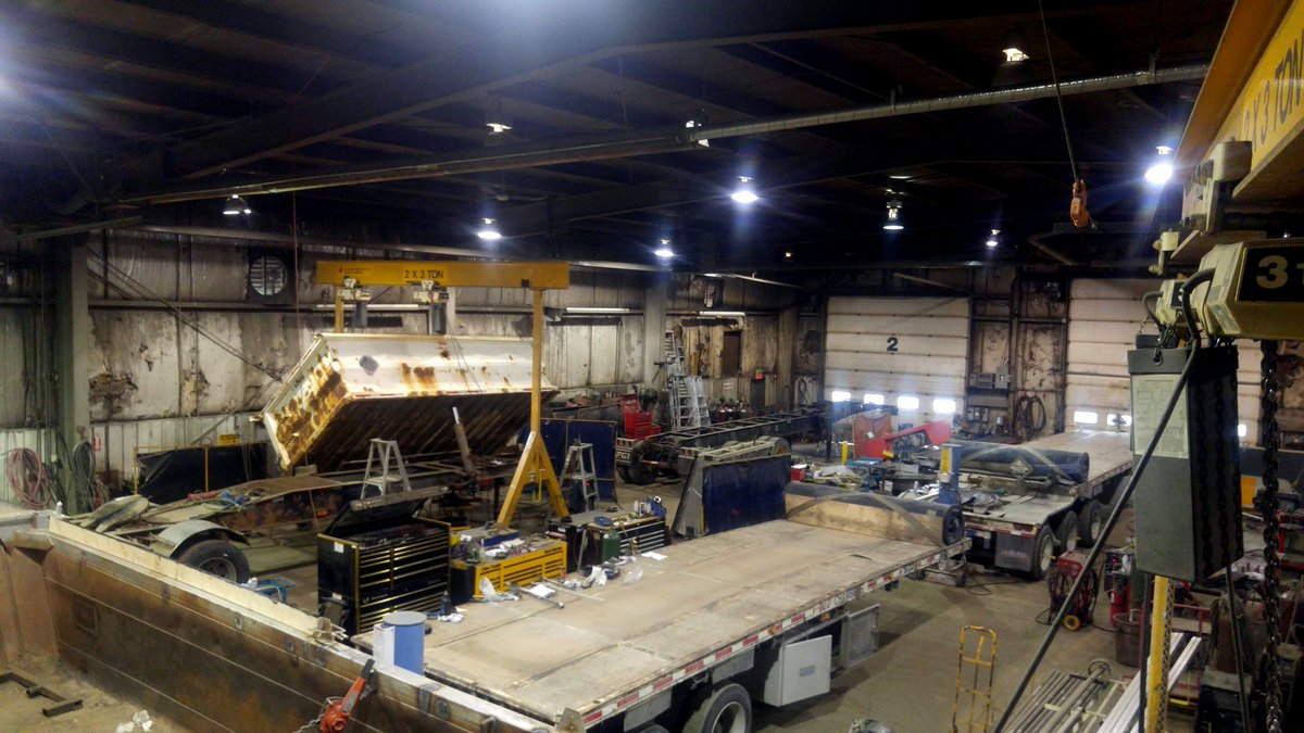 Summit_Trailer's tweet photo. Bays are looking full!

#yegrepair #summittrailer #yeg #welding #fabrication #Arnes #railroad #workinghard https://t.co/DGoR0uCphU