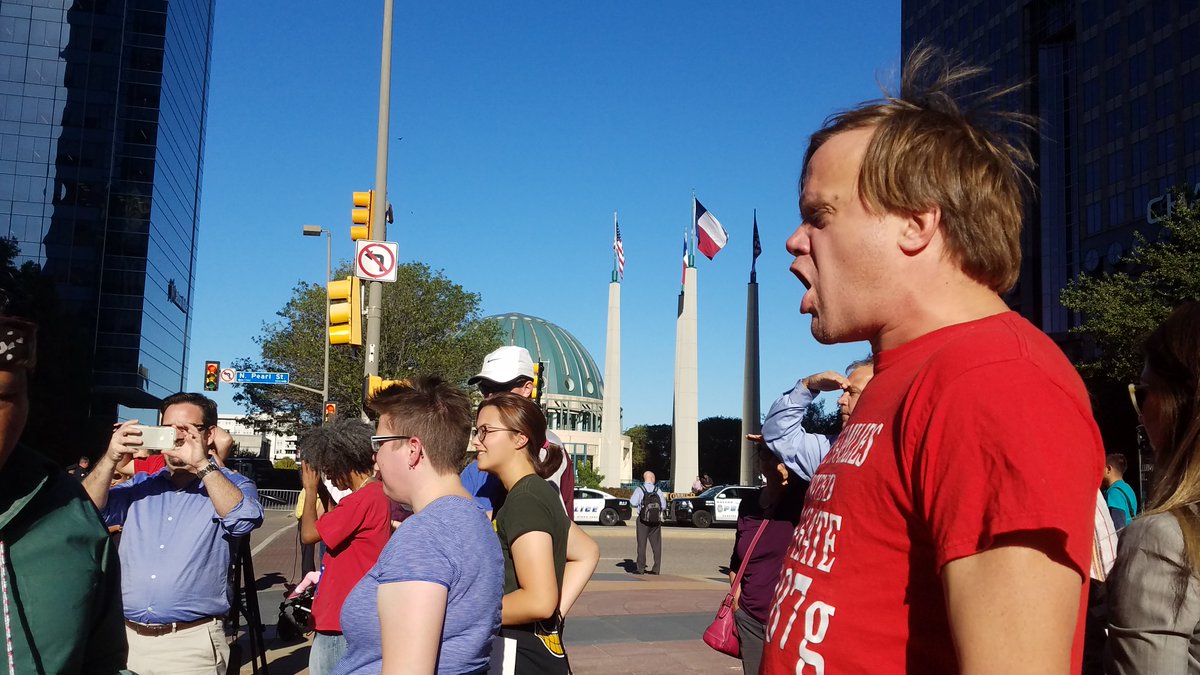 Meet the protester with the loudest voice from Dallas anti-Trump rally dallasnews.com/news/donald-tr… via <a href="/dallasnews/">Dallas Morning News</a>