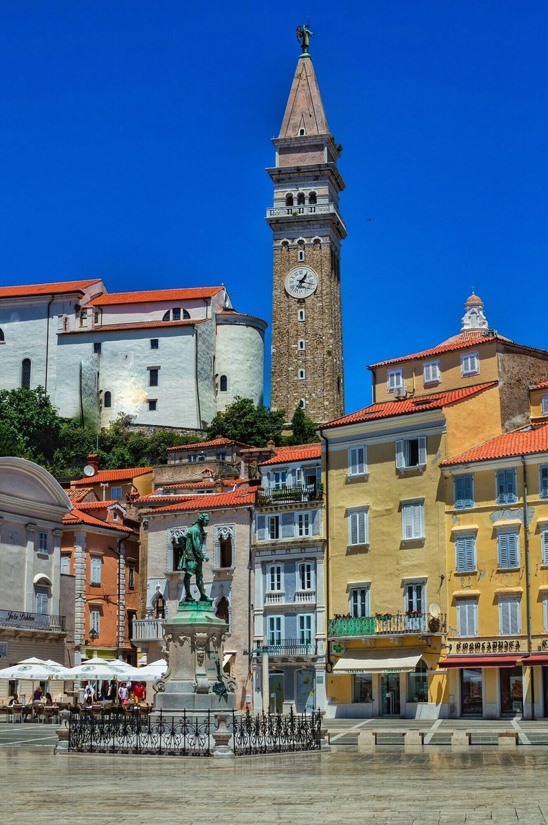 JustaPack's tweet photo. Visions of Slovenia. Vibrant and lush with color Slovenia is an undeniably gorgeous country!

#travel #Slovenia https://t.co/i9a0dqTLr9