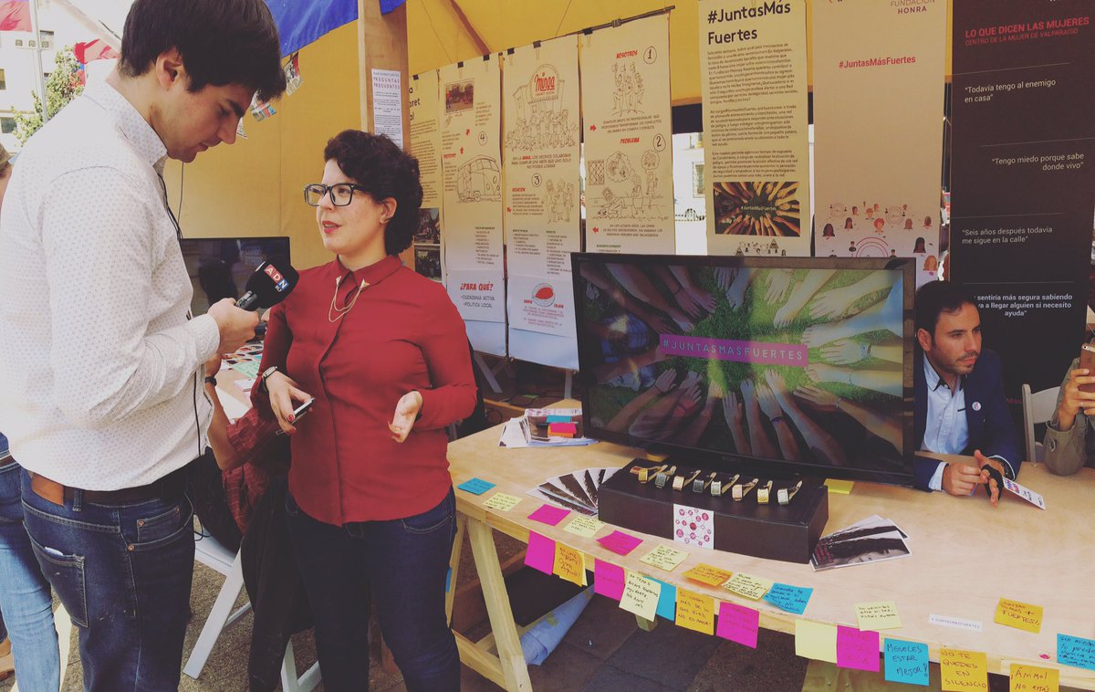 adnradiochile's tweet photo. Conocemos innovaciones en seguridad en #ADNInnova como #JuntasMasFuertes junto a @ismaelero https://t.co/6jnNPdrtbL