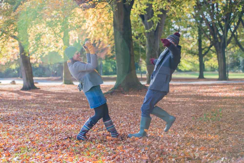 Siographyy's tweet photo. #Autumn #leaves #thebeeches #bristol #weddingphotographer #preweddingshoot a great time of year #posingisoldschool have fun #siography https://t.co/HkCfmAKh2C