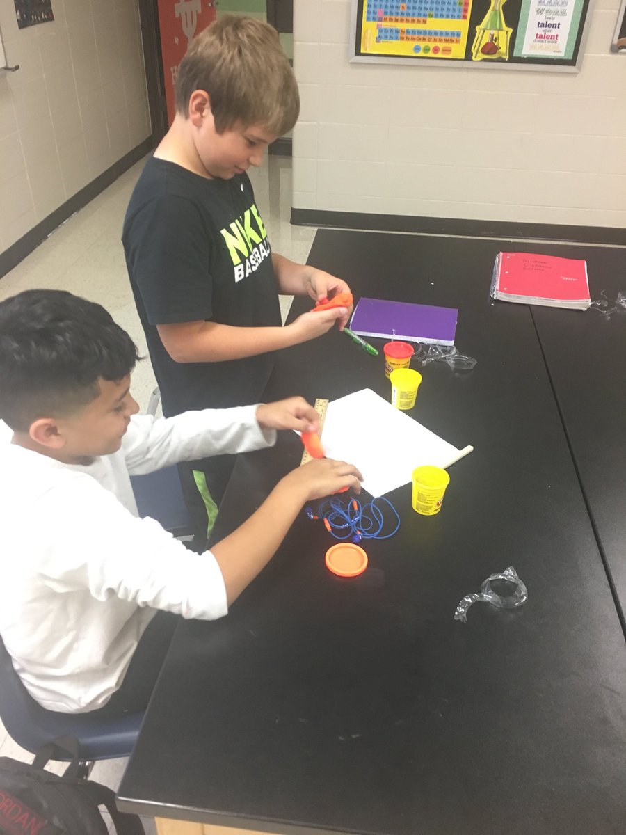 ASMITHP4S's tweet photo. Models of the Earth being constructed in #MAPScience today from @HarbyJH 6th grade Hawks perspectives 🌎 https://t.co/Jly5Q26SVz