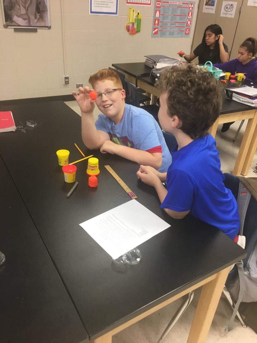 ASMITHP4S's tweet photo. Models of the Earth being constructed in #MAPScience today from @HarbyJH 6th grade Hawks perspectives 🌎 https://t.co/Jly5Q26SVz