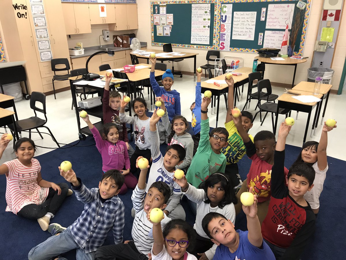 Mrs_Loreti's tweet photo. Today we participated in The Big Crunch &amp; enjoyed some delicious apples! 🍎🍏🍎 @FernforestPS https://t.co/U9Lh4L4kPa