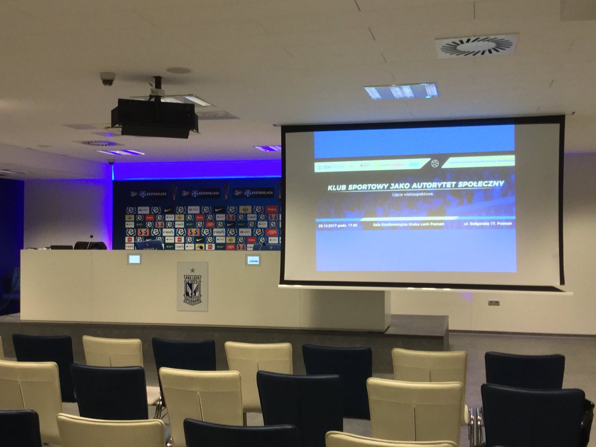 Marcin_Cybulski's tweet photo. Tak było przed. Konferencja naukowa @lechpoznan #uniwersytetmedycznypoznan #swps @Sport_Analityka A potem #TwittupLP https://t.co/kEvfrTQk2F