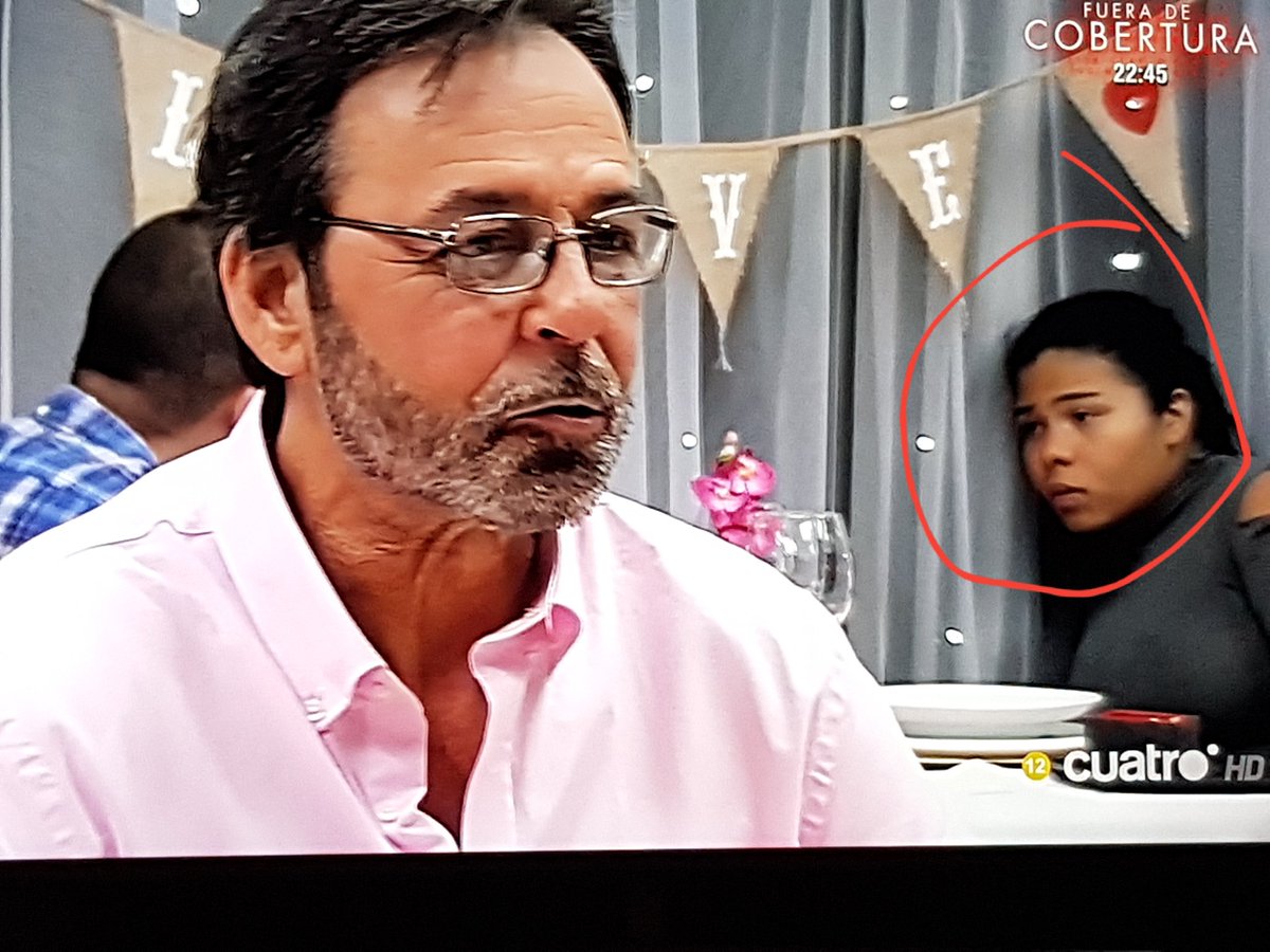 CristianBerx's tweet photo. #firstdates466 que le pasa a esta chica?? https://t.co/9i73GBLzE9