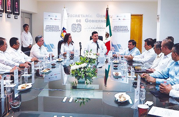 #EnPortada
Firman convenio de transparencia <a href="/GobBCS/">Gobierno de BCS</a> y empresarios <a href="/CoparmexBCS/">coparmexbcs</a> <a href="/itaipbcs/">itaibcs</a> bit.ly/2zJ60U5