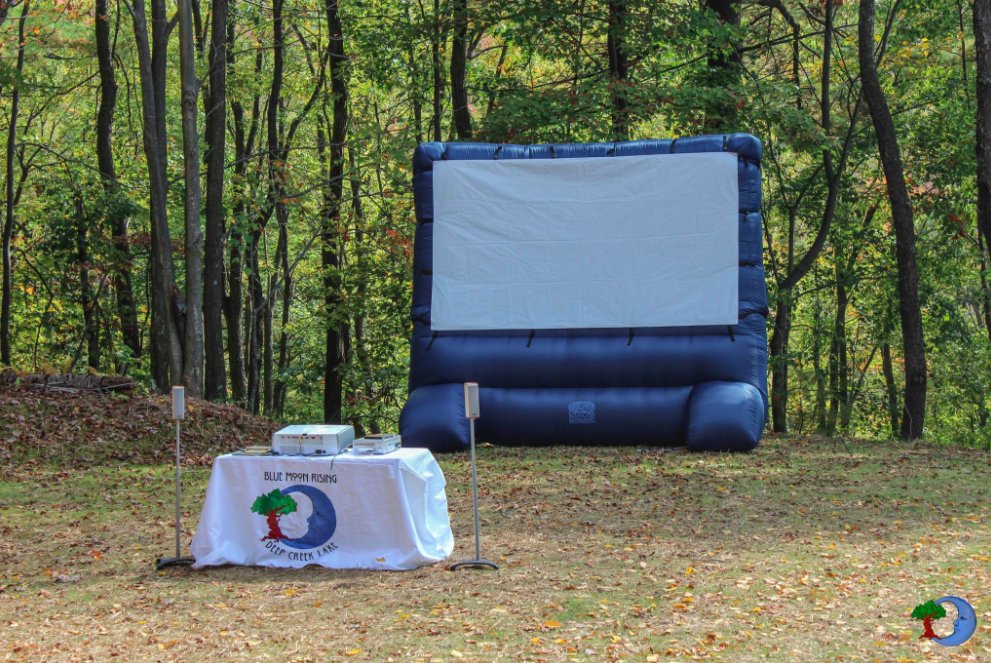 BMRonDCL's tweet photo. #throwbackthursday #bmr is pretty much the best place to watch a #movie! https://t.co/fJwewEdpwr #outdoormovie #blowupscreen #familytime https://t.co/Zsi3MoYFkH