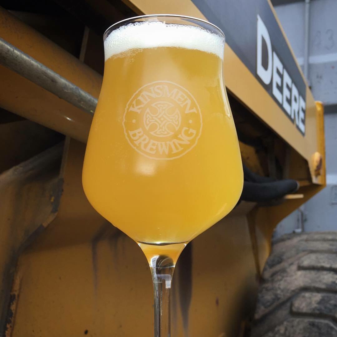 KinsmenBrewing's tweet photo. Open 3-10pm #ThirstyThursday #NewBeerRelease #SickleBar #Farmhouse #PaleAle #LiveMusic by Impostor #CTBeer #CraftBeer #ElDorado https://t.co/z2lzbQlZpz
