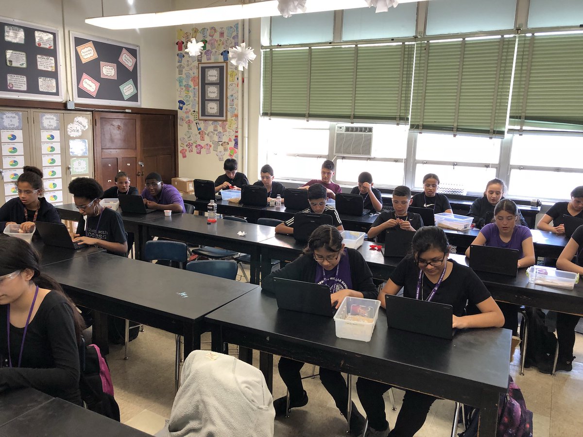 msspaulding41's tweet photo. @AbbottMiddle Ss figuring out how metamorphic rocks are made using silly putty. #IQWST https://t.co/6LSbSUPhpC