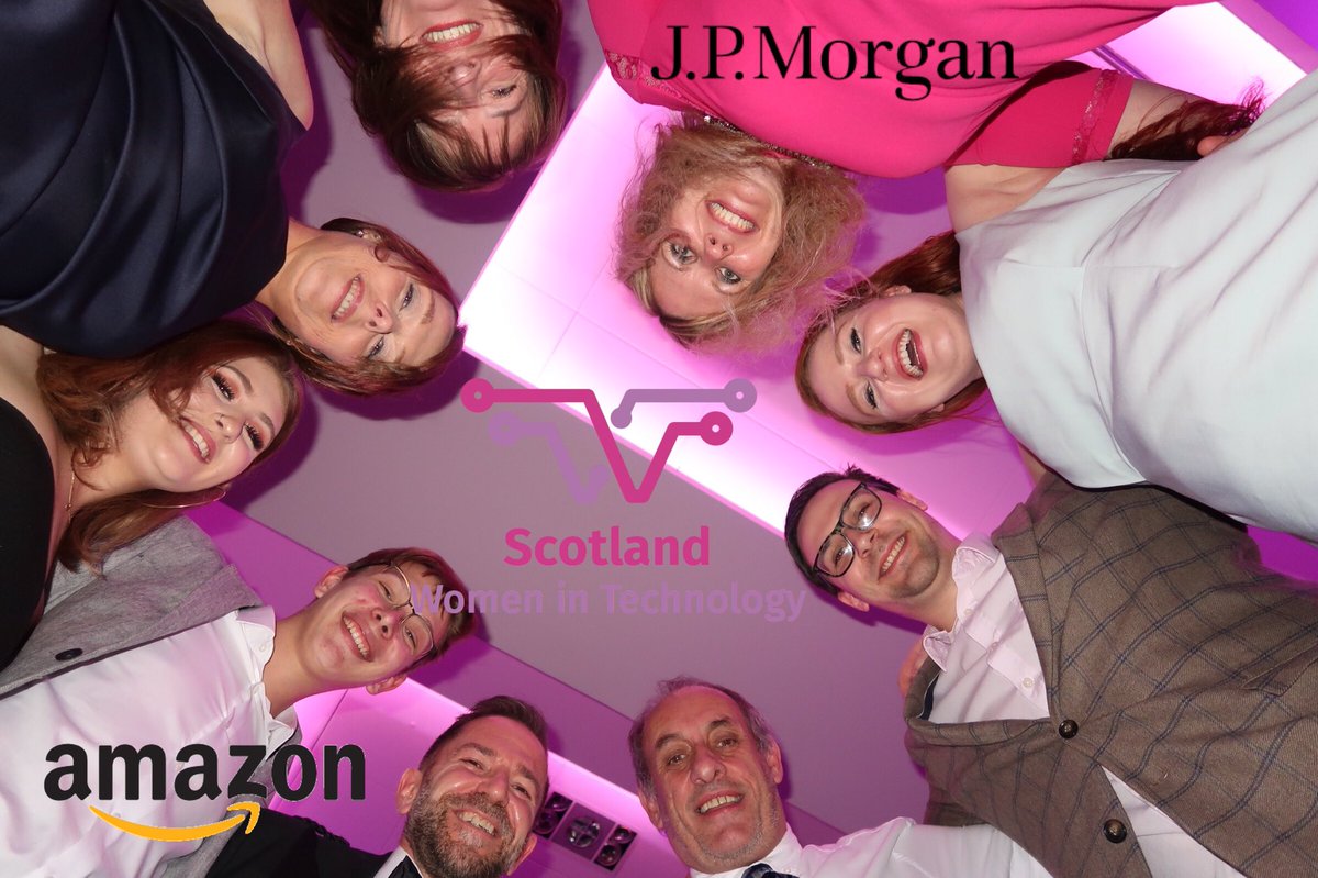 SeySusan's tweet photo. Table 31 selfie comp sponsored by @jpmorgan and @amazon #SWITawards2017 https://t.co/U5RTImQX6N