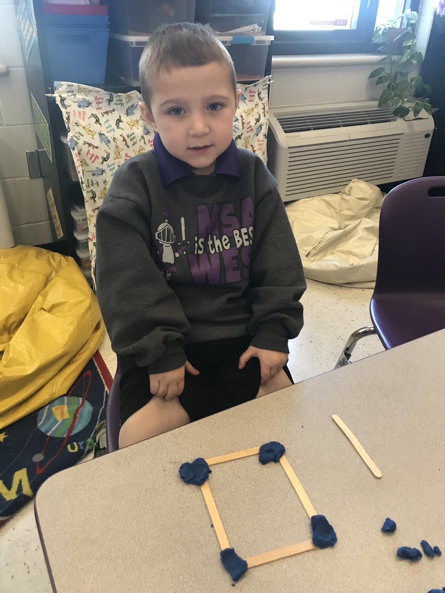 MrsTroxclair's tweet image. Fun with shapes! #msaproud #IPSBproud