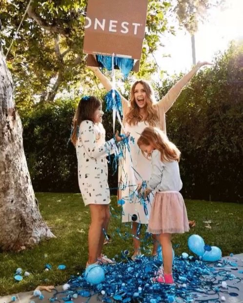 _KingsleyBaby's tweet photo. It's a #boy for Jessica Alba! What exciting news! https://t.co/oPuEMpRBLe