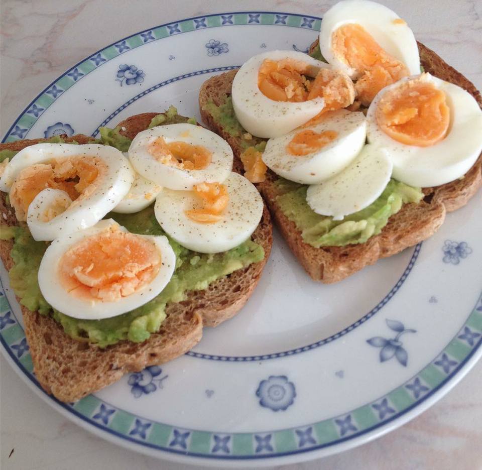 Desayunar antes de salir de casa es la mejor opción, no te dará tanta hambre en el trabajo, rendirás más. Date tiempo #AlimentaciónSaludable