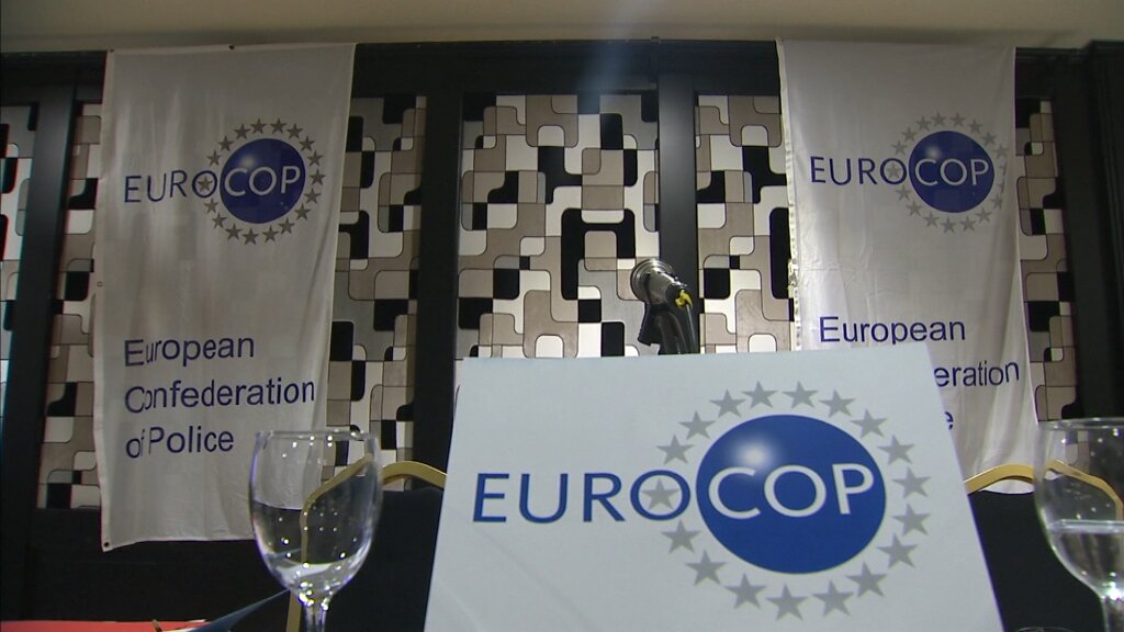 3CatInfo's tweet photo. L'Eurocop, l'associació europea de sindicats policials, condemna l'ús de la violència durant l'1-O
https://t.co/mse896h0gl https://t.co/0yamDZVLjp