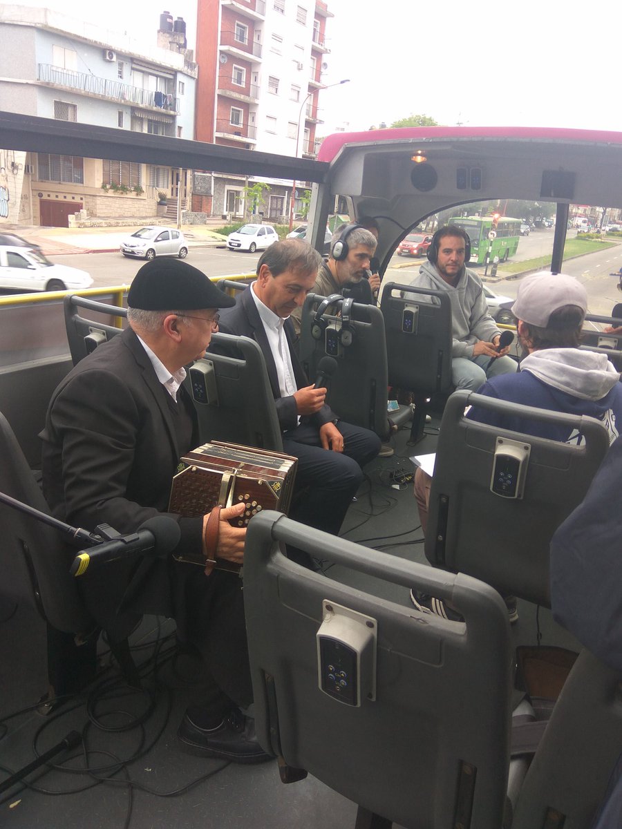 BusTuristicoMVD's tweet photo. Se viene más música en el #ViajeALaFelicidad ! Ahora es turno del Tango #DeArribaUnBus  #BusTuristicoMVD https://t.co/qnaEVD7C4k