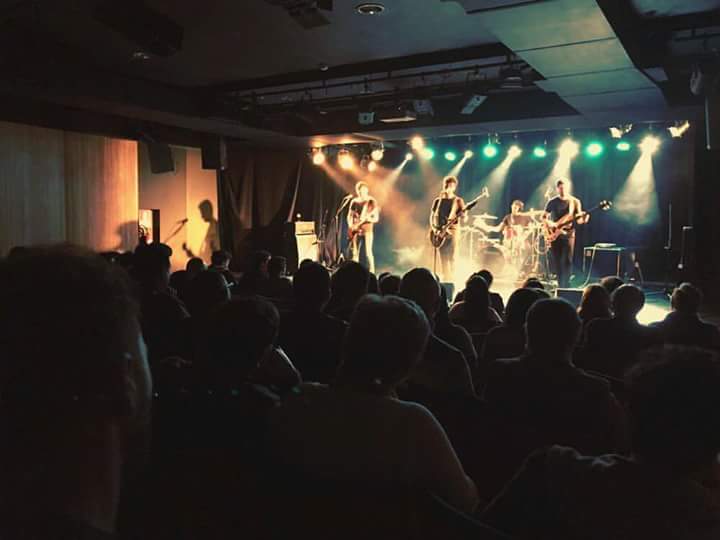 bandaexoficial's tweet image. Una foto del escenario y quienes acompañaron en la presentacion oficial d #Metonimia en @AGADU_UY 
 Se vienen cosas✌