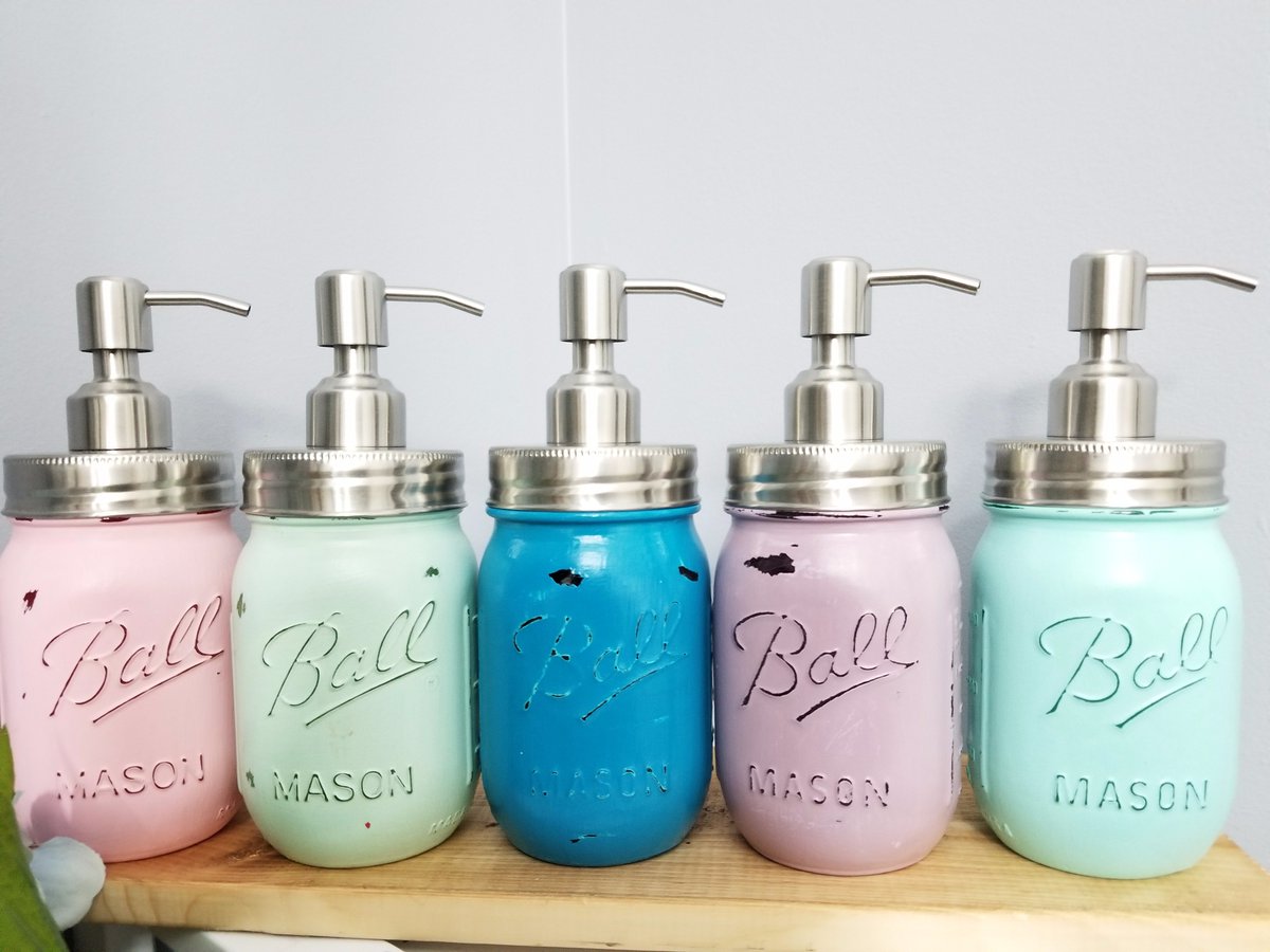 justsavvyc's tweet photo. Love the pastel colours! #masonjars #soapdispensers #rustic #farmhouse #perfectsimplegift https://t.co/1hpVquoJ8O