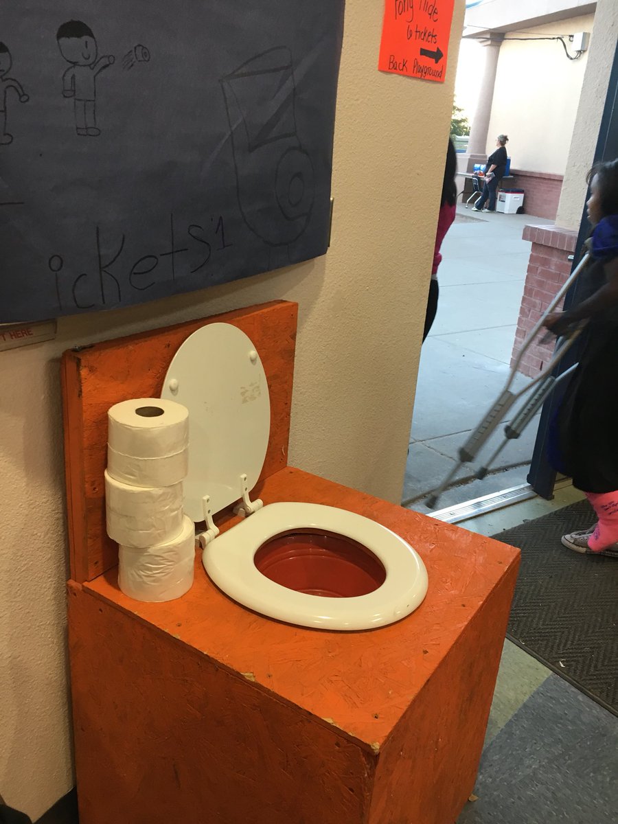 TashaAngeles's tweet photo. Fun times at the @RELWashingtonES Fall Festival!!!
๐๐ฝ๐ฌ๐ญ๐
#ToiletPaperToss
#ExplorerBand https://t.co/Tq3n8O1g3o
