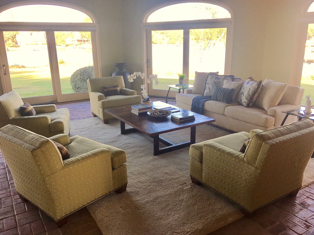 walltowallhs's tweet photo. Another #staging transformation! https://t.co/quyrk5BpCm #homestaging #realestate #easternshore #stagedtosell #interiordesign #interiors https://t.co/pKw4Qkegae