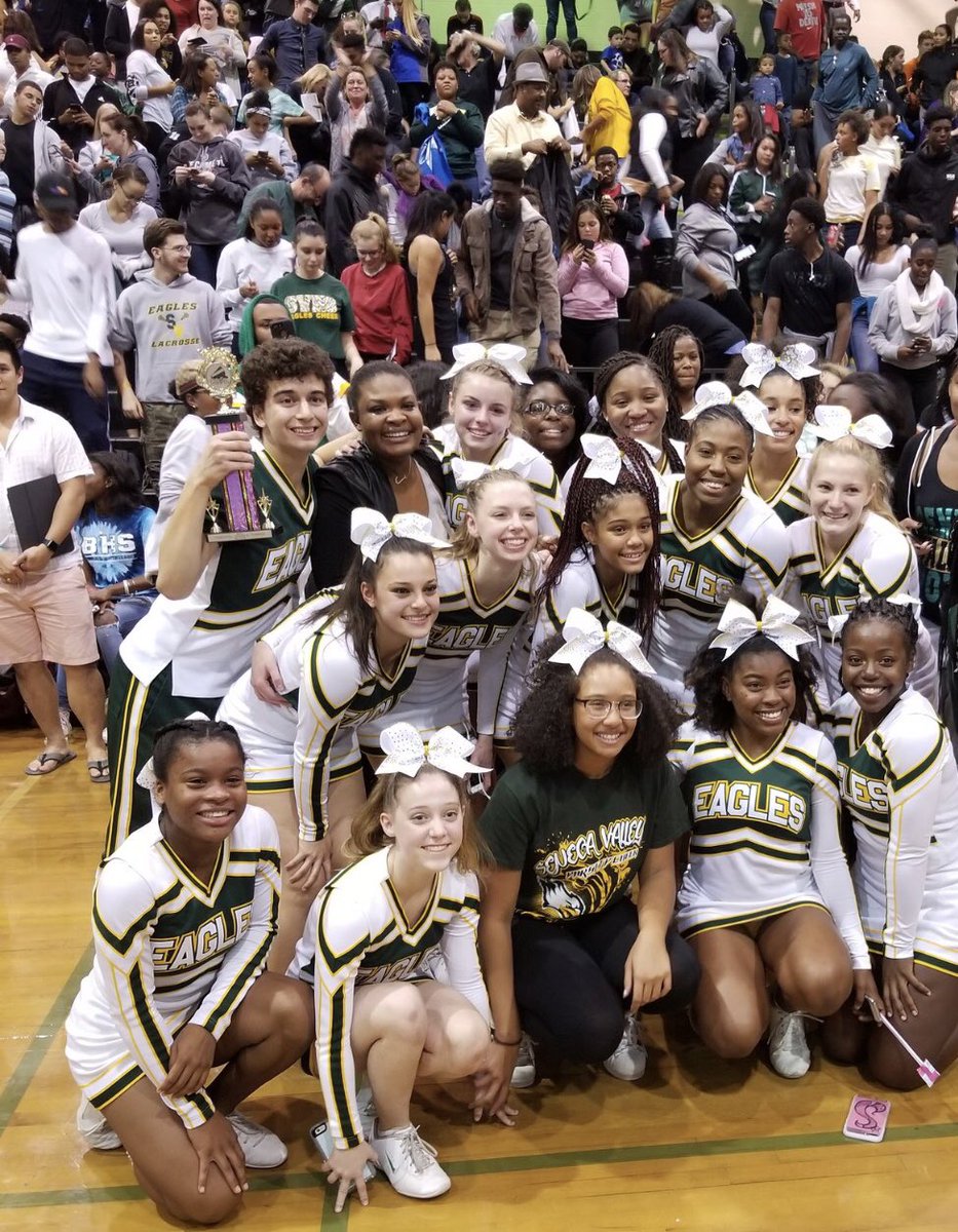 CoachShaneil's tweet photo. When you work hard, you will ALWAYS be rewarded! Introducing your 2017 D3 Champions! You guys believed it and you achieved it! SO proud! 💚💛 https://t.co/eVqZo4Du8y
