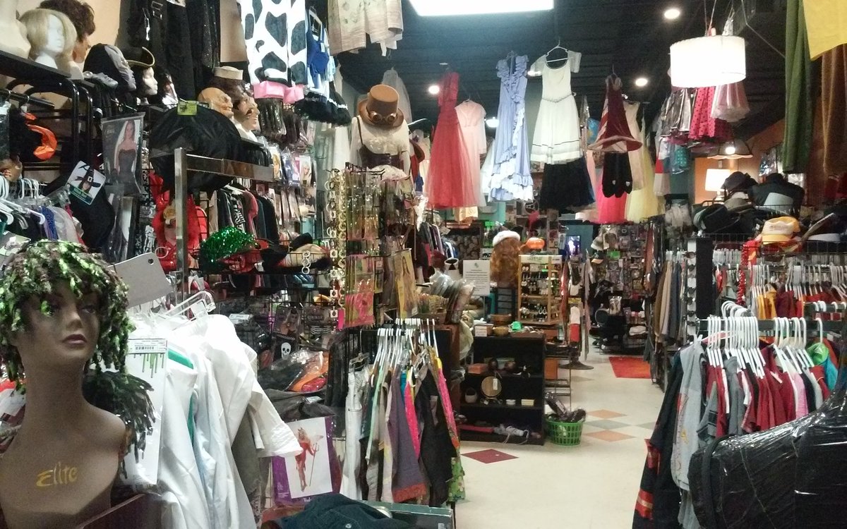 RandomGoods's tweet photo. It's time for you to get to Random Goods. Get your costume now! We'll help! #halloweencostume #RandomGoods #halloweenparty #iowastate https://t.co/DqDubTEUAO