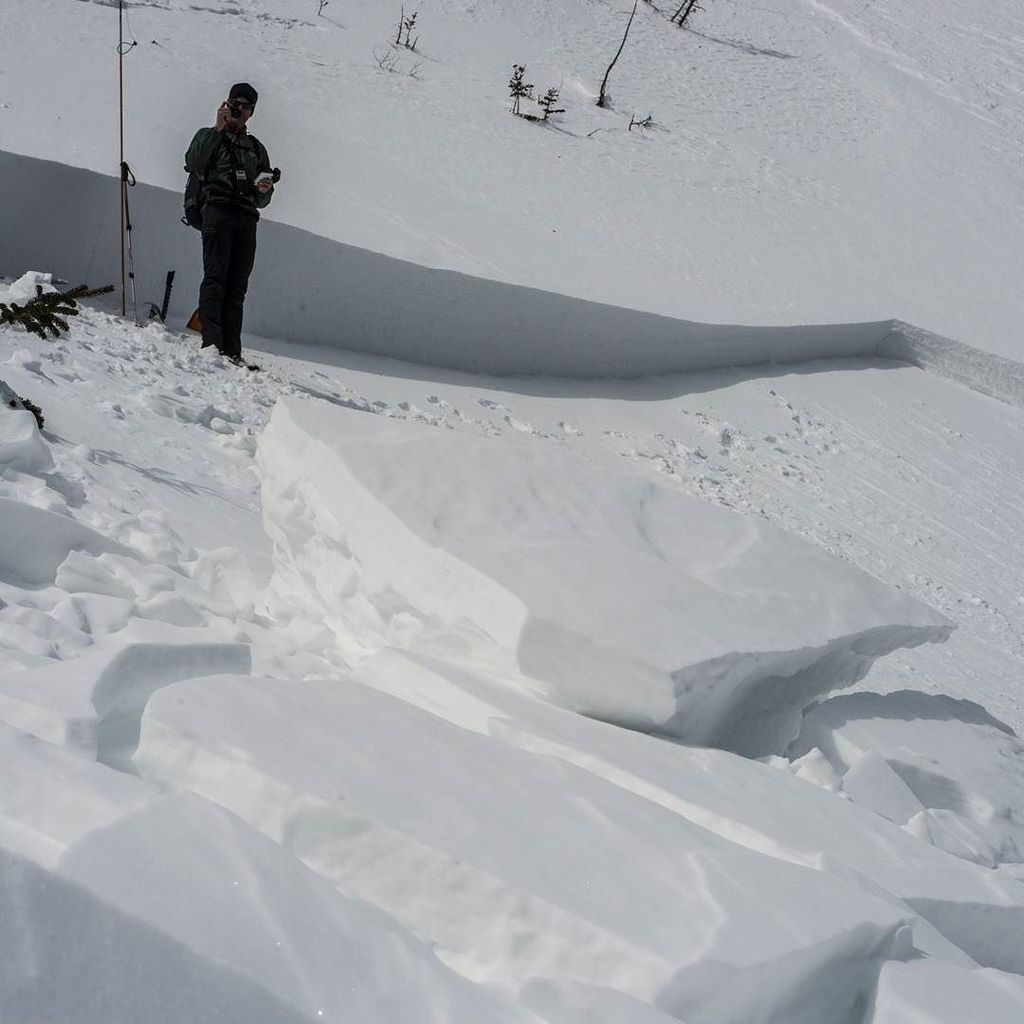 Avalanchecenter's tweet photo. Winter really is coming...at the tail end of this rain we'll get 6" new or more. And it will keep snowing. And we'll have avalanches. Are y… https://t.co/Zv54fgucBT