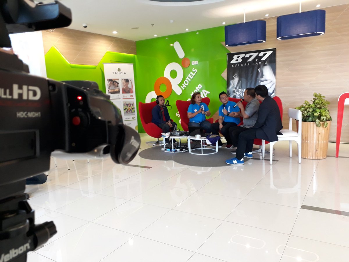 Colors Radio 87.7 FM (@colorsfm) on Twitter photo Tarot reader oleh Adie Iskandar, sedikit pembacaan kartu untuk <a href="/POPHotels/">POP Hotels</a> #6T9MorningVibes #ColorsRadio #6Till9 Tarot reader oleh Adie Iskandar, sedikit pembacaan kartu untuk <a href="/POPHotels/">POP Hotels</a> #6T9MorningVibes #ColorsRadio #6Till9