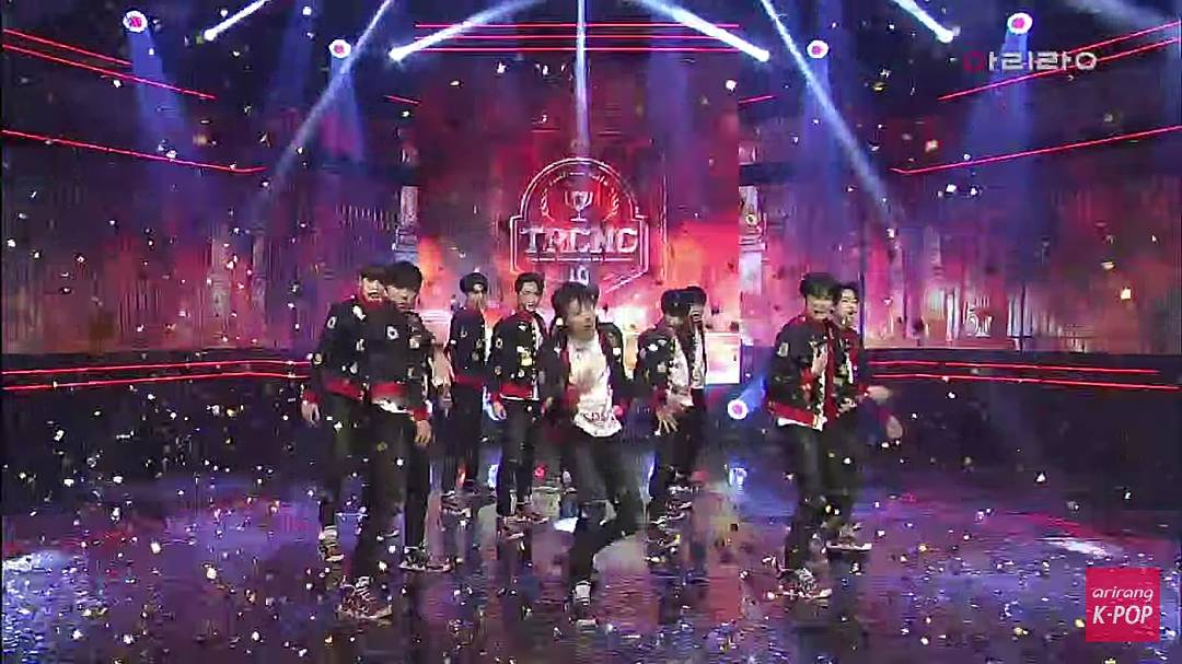TRCNG_Paper's tweet photo. Some shots from Simply K-pop! They looked really good💖 also the fans are so adorable!
#TRCNG #티알씨엔지 #지훈 #하영  #태선 #학민 #우엽 #지성 #현우 #시우 #호현 #강민 https://t.co/EjonEPrBFr