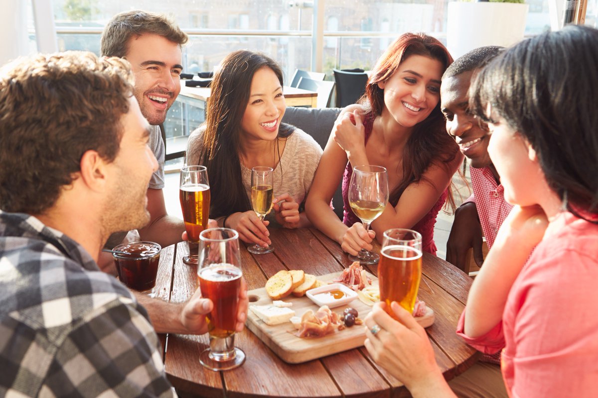 HiltonGardenInn's tweet photo. Sometimes mealtimes shouldn't be spent alone. So we've added shareable plates to our menu. So fill up on more than food during dinner time. https://t.co/JMsynm5uLv