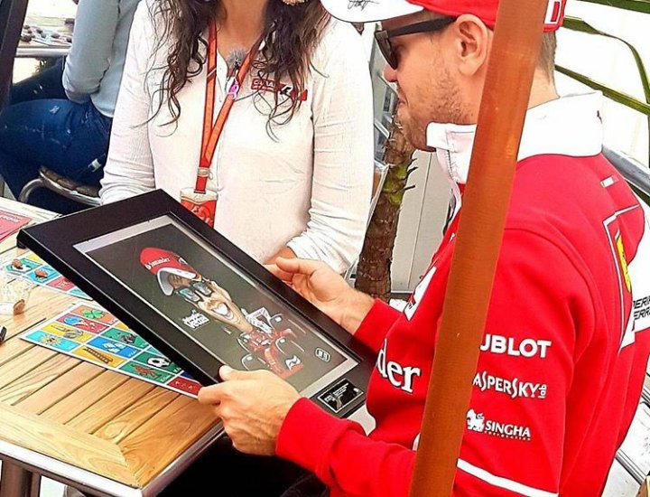 Giuly9810's tweet photo. Poteva mancare il sorriso di Seb in un quadro che lo raffigura??? obviously no 😁
#Seb5 #obviouslyNo https://t.co/yYYj08b8lj