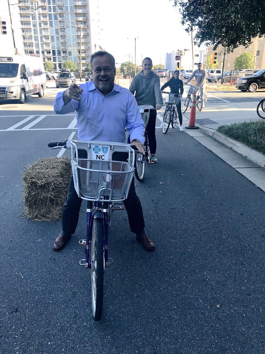 EmilyBHsiao's tweet image. We @StewartInc enjoyed the #BiketoberfestClt 6th St temp Cycletrack on @BCycle today! @Sustain_CLT @CharlotteDOT @CLTCenterCity #rocktheride