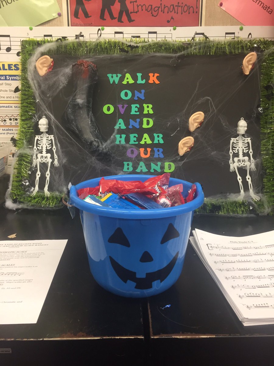 HamiltonMS_Band's tweet photo. Band Hall Fun! Candy and Cobwebs 🍂🍁👻🎃 https://t.co/gRK4UbmxnS