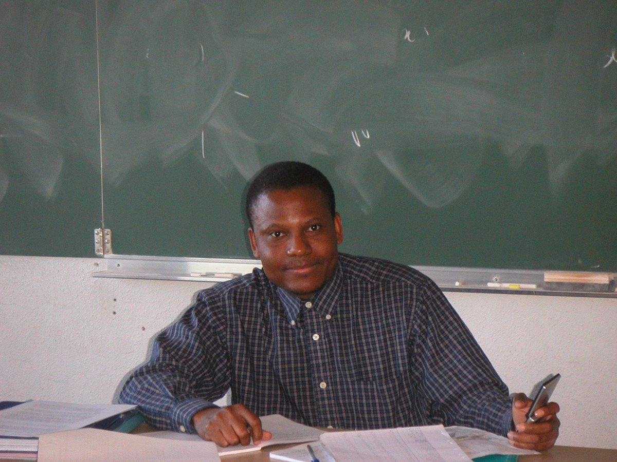 KoffiSodokin's tweet photo. Il y a 15 ans à Dijon (France), mes premiers pas de Lecteur à UBourgogne. Mais, j'ai choisi le pays de mes ancêtres, le #Togo et très fier! https://t.co/gusaVrNncP