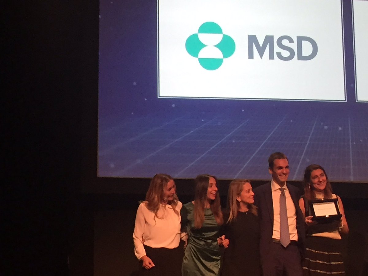 msdsalute's tweet photo. MSD Italia premiata come Best Social Company ai #DigitalAwards17. Un grazie speciale alla nostra Community che ci segue ormai da tre anni! https://t.co/xkJ6DImYyC